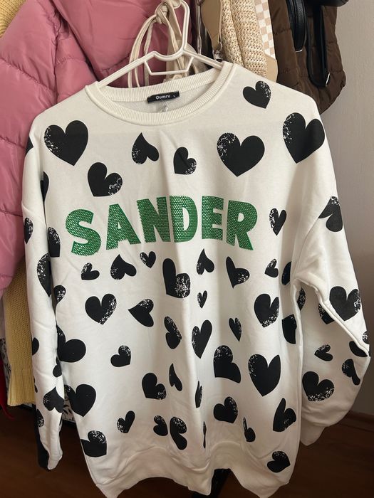 Блуза с надпис и камъни