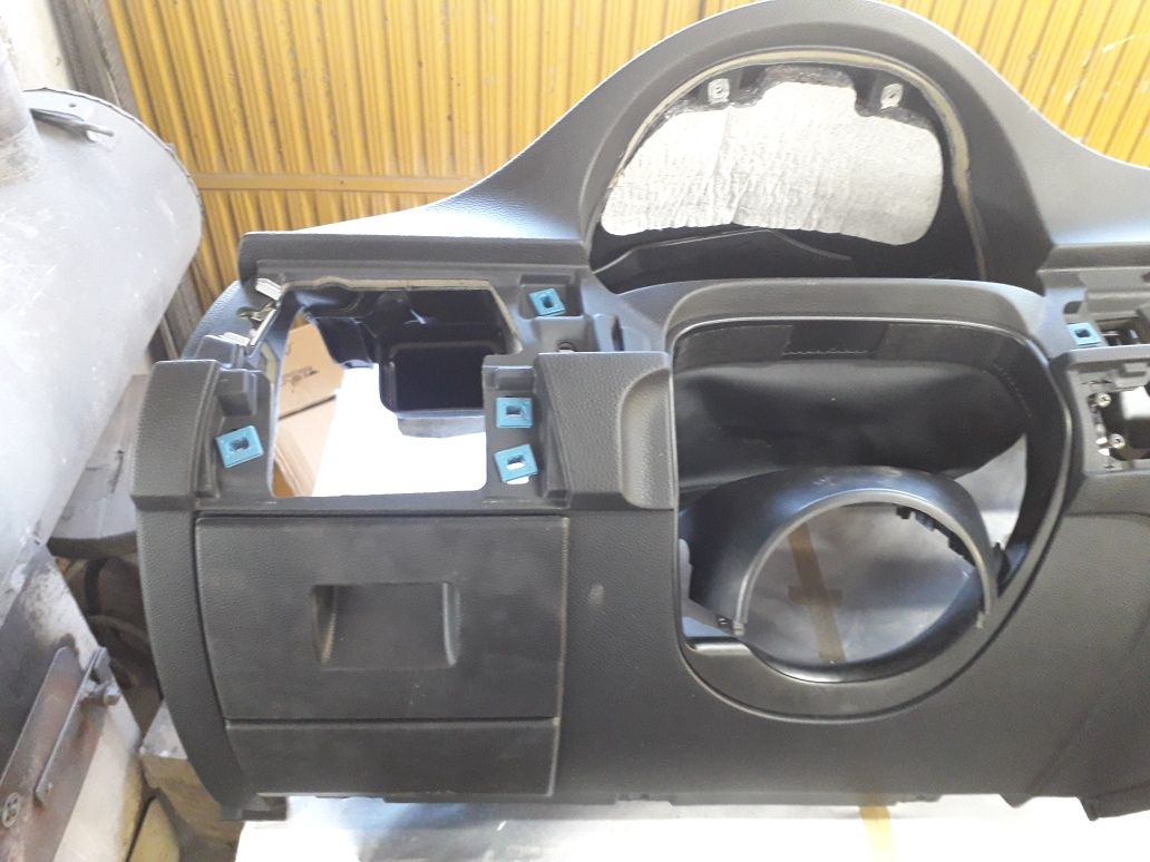 Продавам малката жабка отляво под волана за BMW E90 и Е91 фейс 2010г