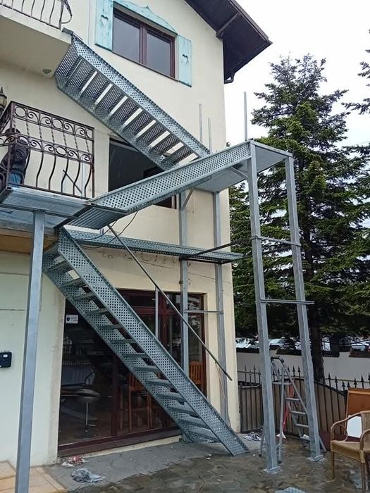 Scări zincate galvanizate
