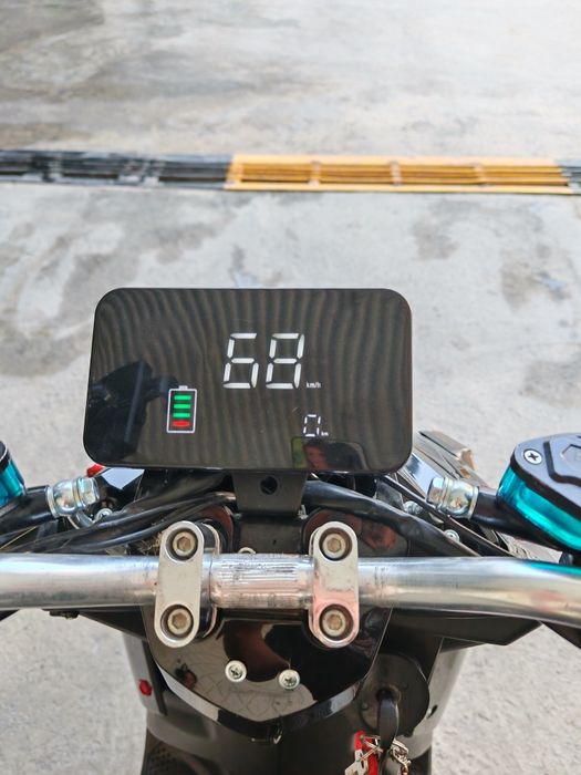 Электроскутер сотилади 2000кв