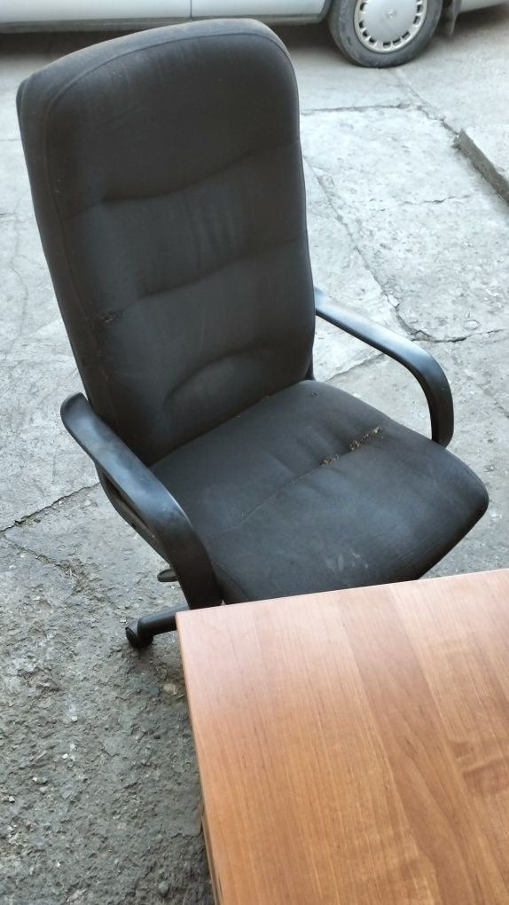 Компьютерный стол и компьютерное кресло. Дешего!