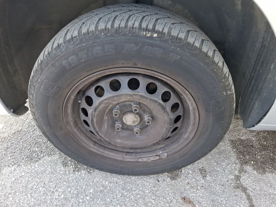 Метални джанти 5×112/15" със зимни гуми 195/65/15" + тасове