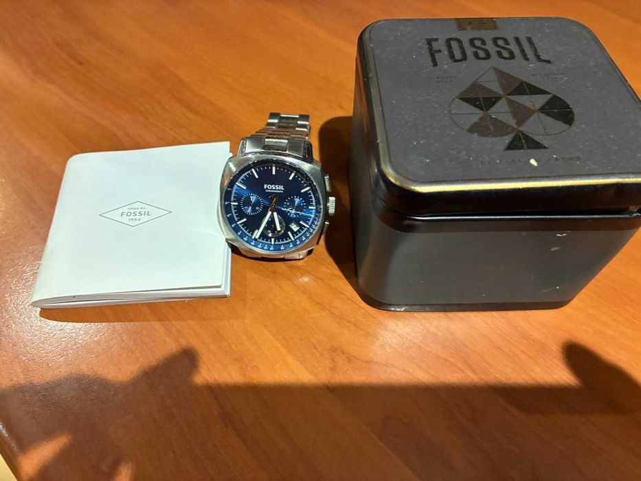 Продавам часовник Фосил много запазен