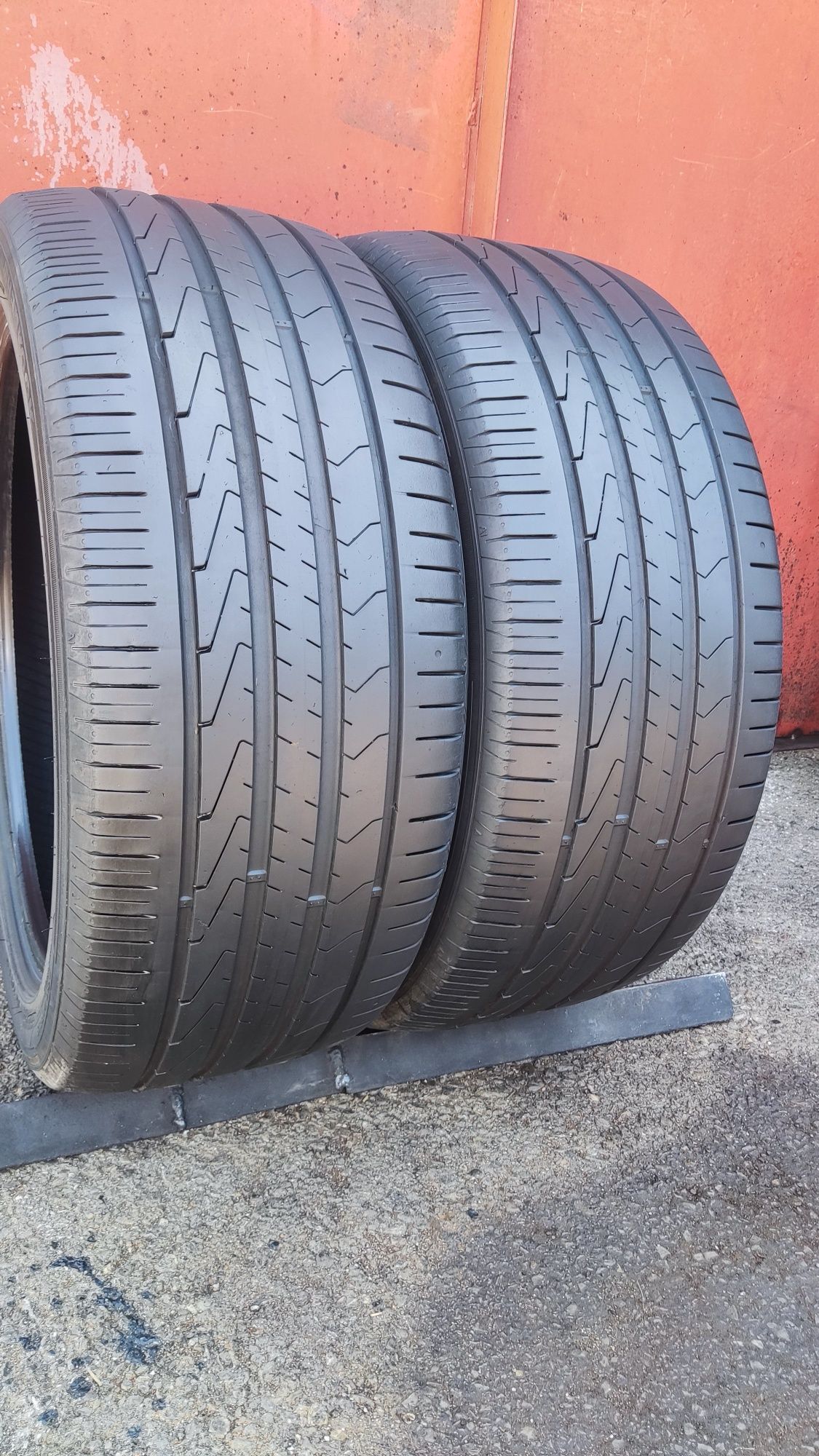 2бр. летни гуми 235/45/18 Hankook Ventus Prime 3
dot21
6.7mm
Добро със