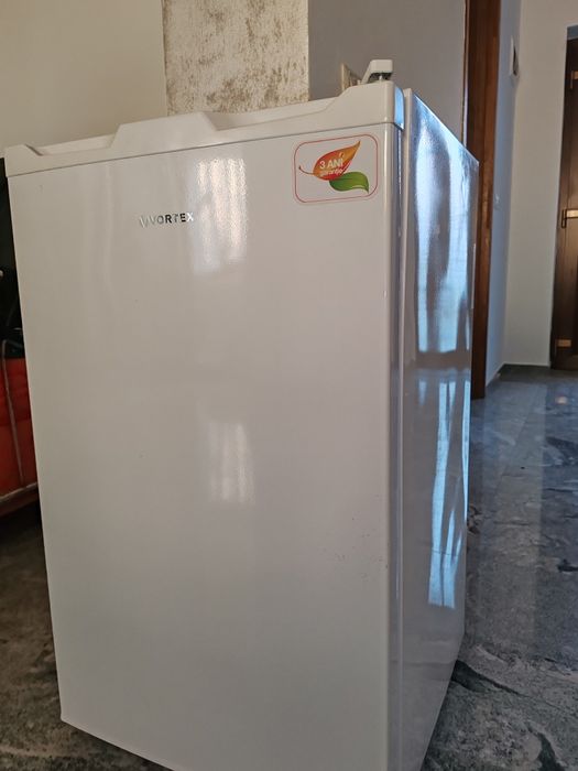 Vând frigider vortex