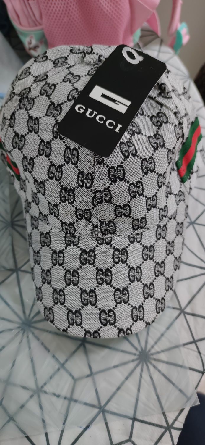 Шапка с козирка Gucci