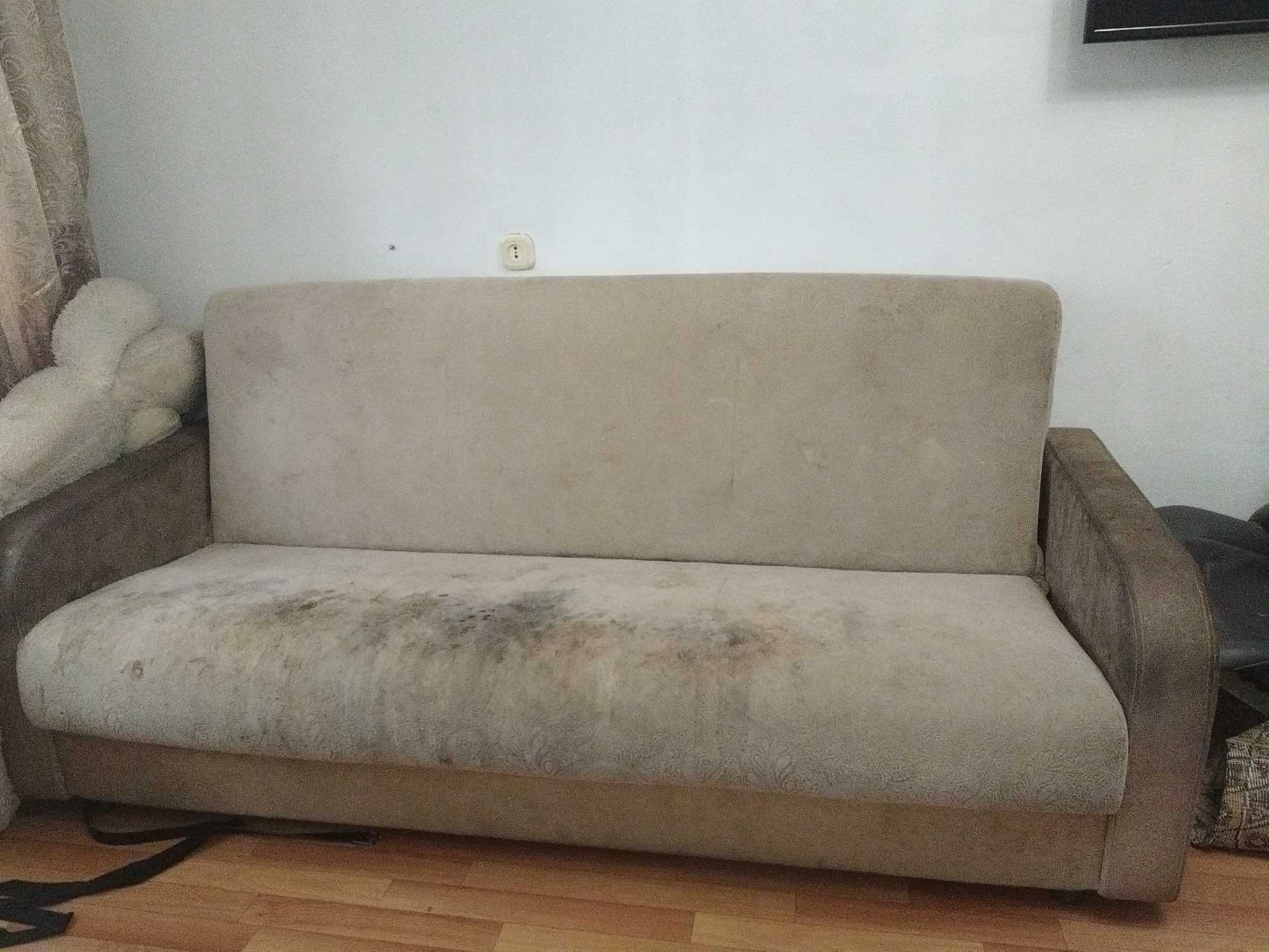 Диван и стол бесплатно