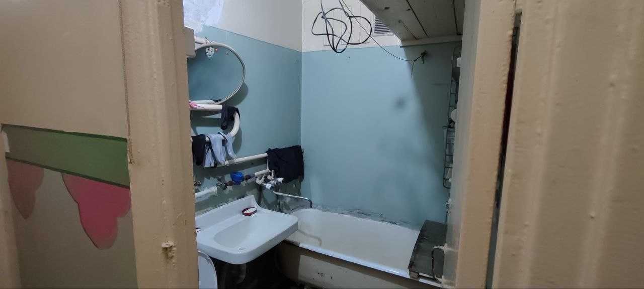 Kvartira sotiladi,Kombinat bozori,Guliston mahallasi,4qavat 2xonali uy