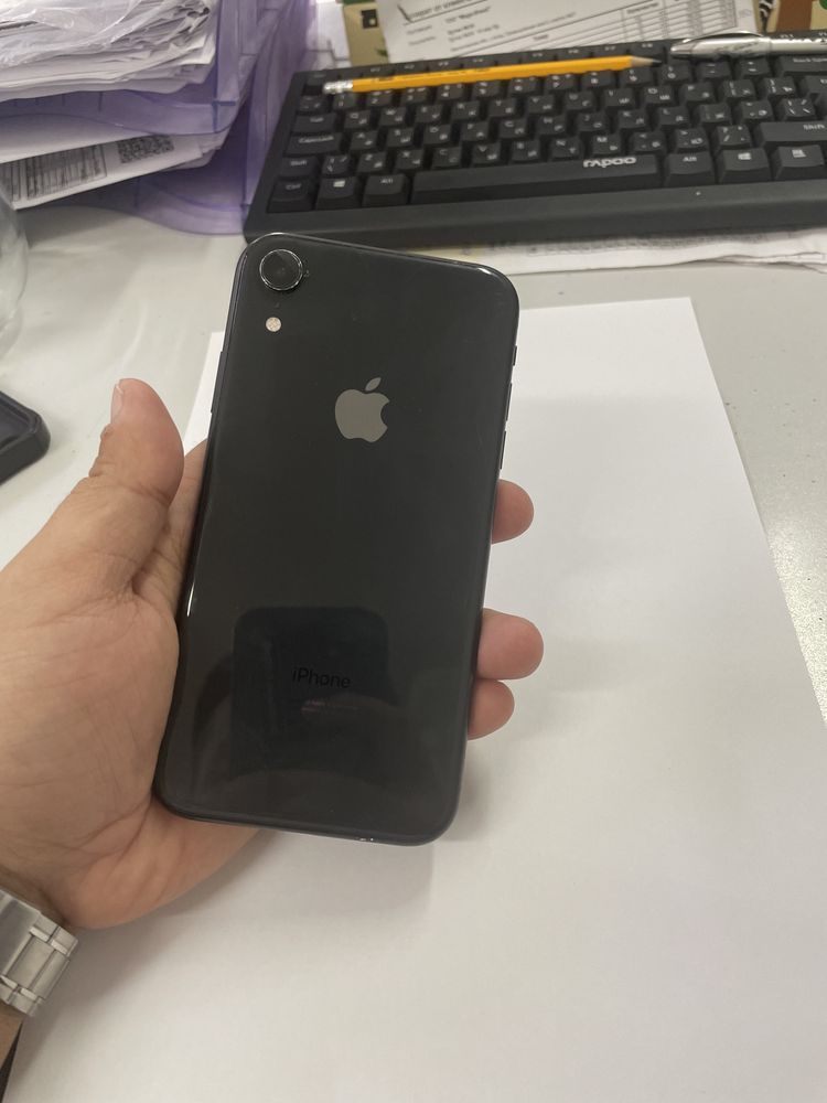 iPhone XR 64 GB продаётся