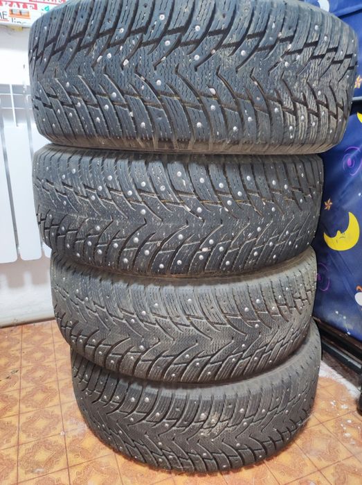Зимняя резина 215/55 R17 с шипами — хорошее состояние!