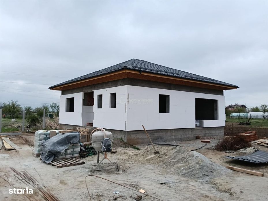 Casa individuala-3 camere-Toate utilitatile-Asfalt-STB-Mutare rapida