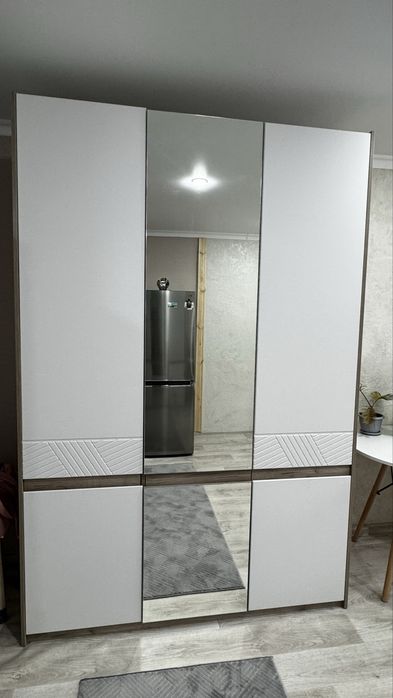 Вместительный Шкаф состояние нового