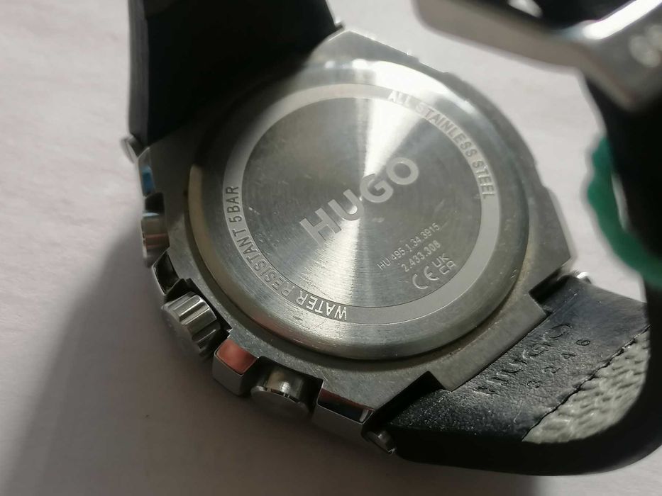Часовник Hugo Hu 495