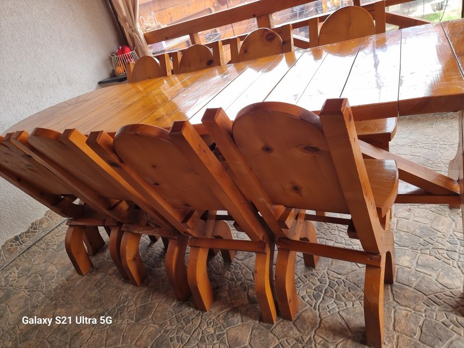 Mobilier de gradina, format din masa și 8 scaune, din lemn masiv