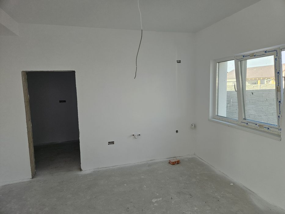 Vând duplex despărțit prin camera tehnica