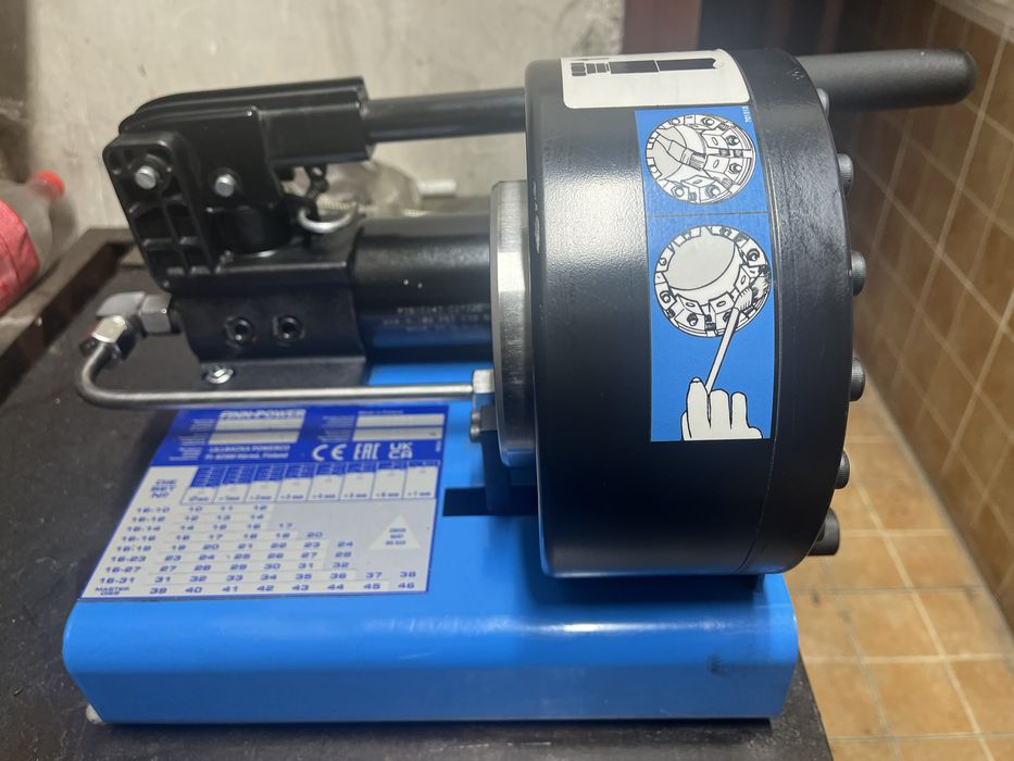 Продается б/у стонок для рестоврции рвд шлангов состояние хоошее срочо