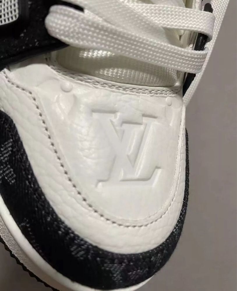 LOUIS VUITTON Sneakers LV Trainer