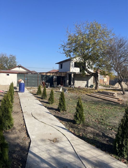 De VANZARE-3spati comerciale + 2 terase +casa P+etaj+curte