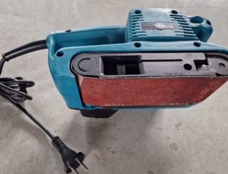 Makita 9910 EAC Slefuitor  cu banda