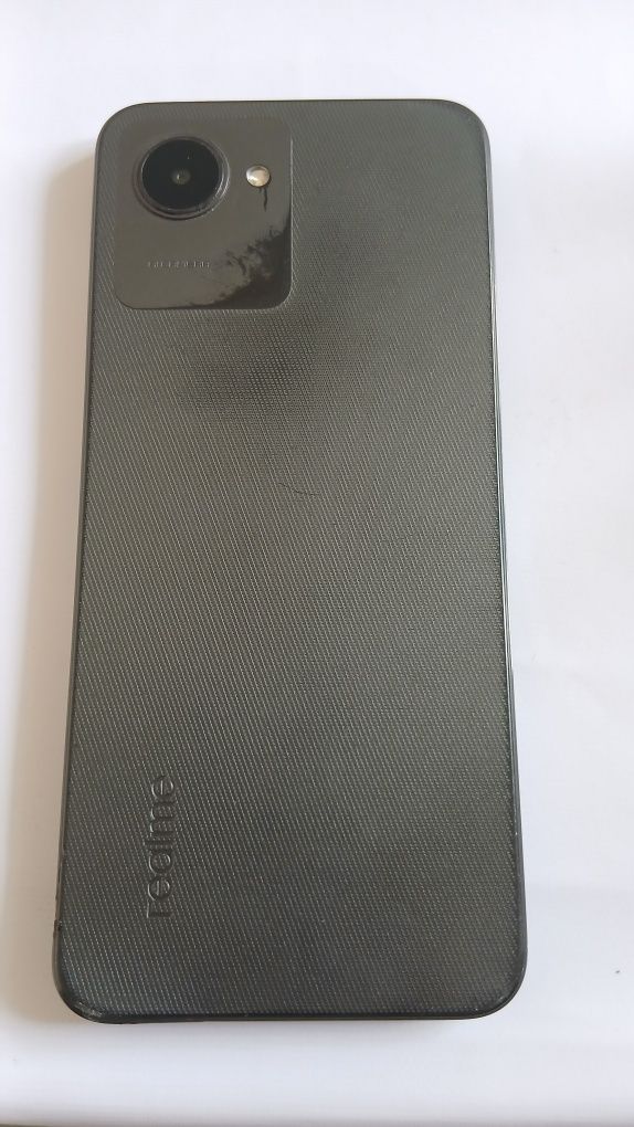 Telefonni ishlashi yaxshi faqat singan baxosi 200 ming