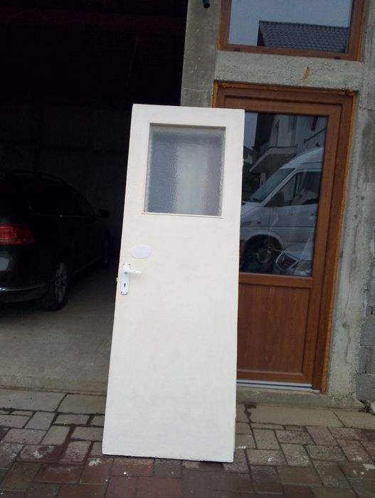 Vand două ușii!!