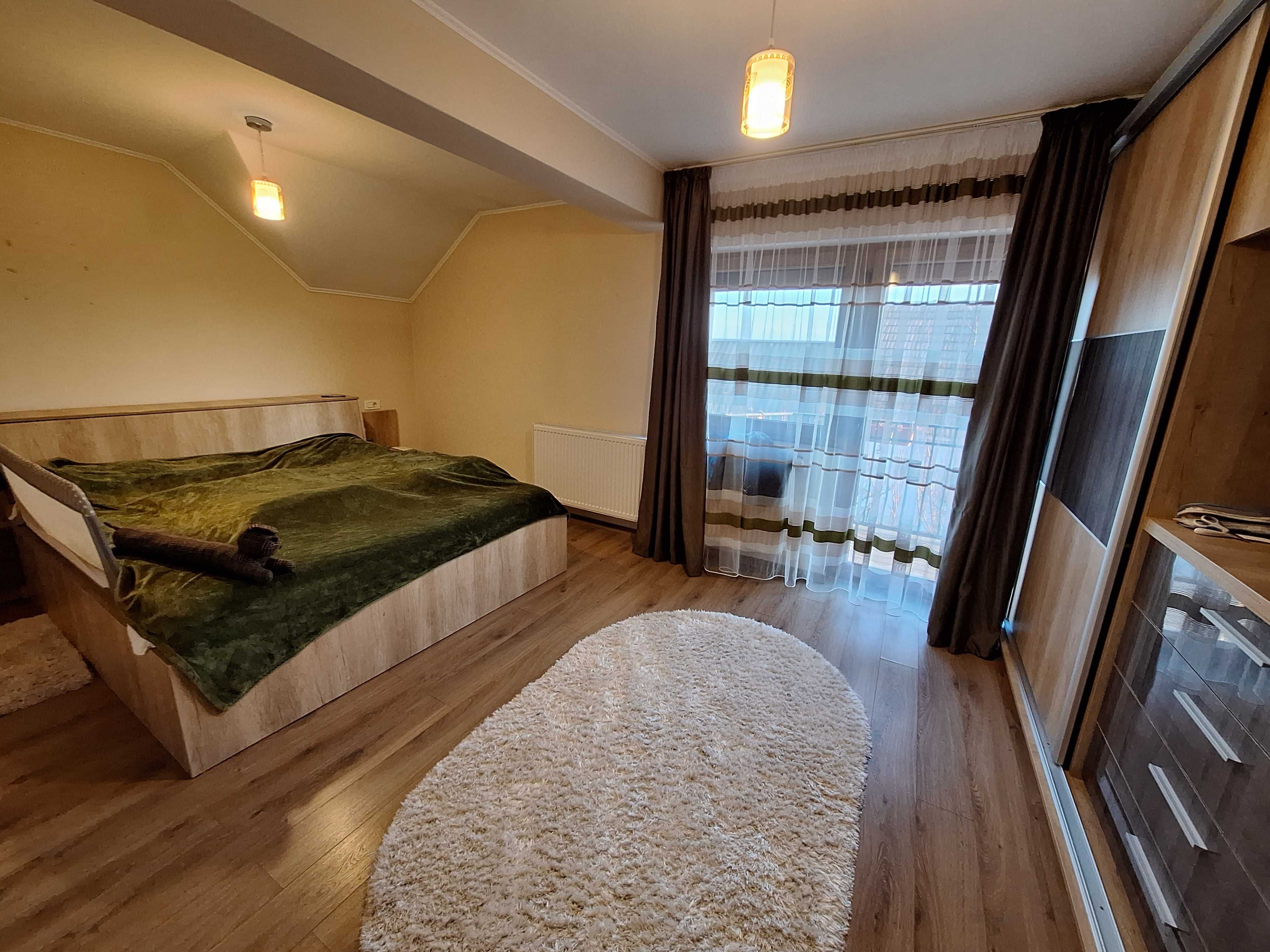 Vand casa in  GIRISU DE CRIS  direct  de la proprietar
