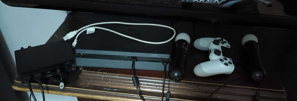 Продам PS4 slim c VR