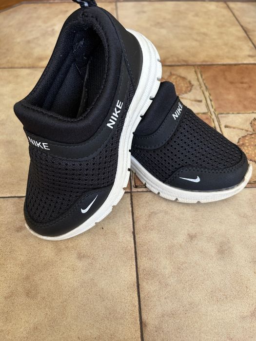Adidasi nike baieti marimea 25