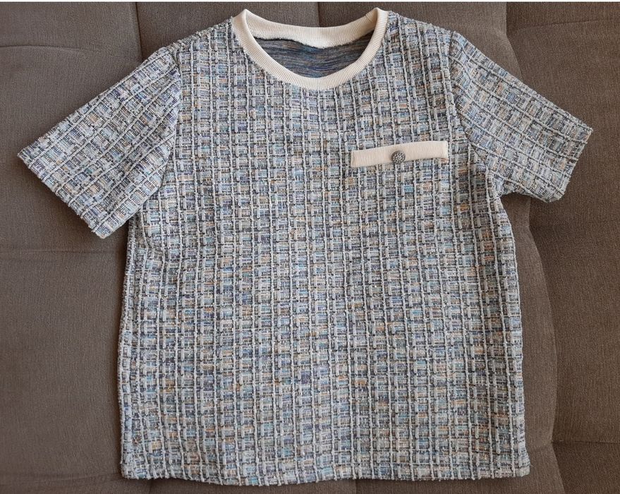 Дамска блуза с къс ръкав, плътна материя. Нова, размер М.