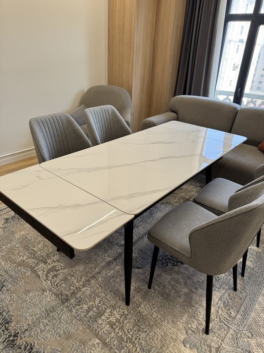 Стол со стульями