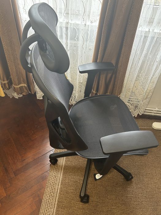 Scaun ergonomic cu Mesh