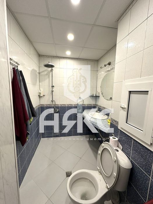 Тристаен обзаведен апартамент в кв. Света Троица