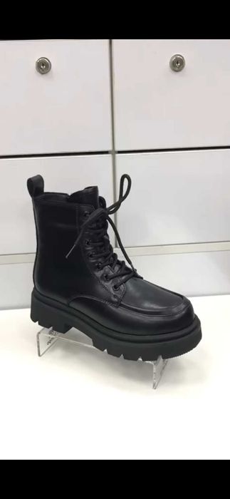 Новые кожаные сапоги