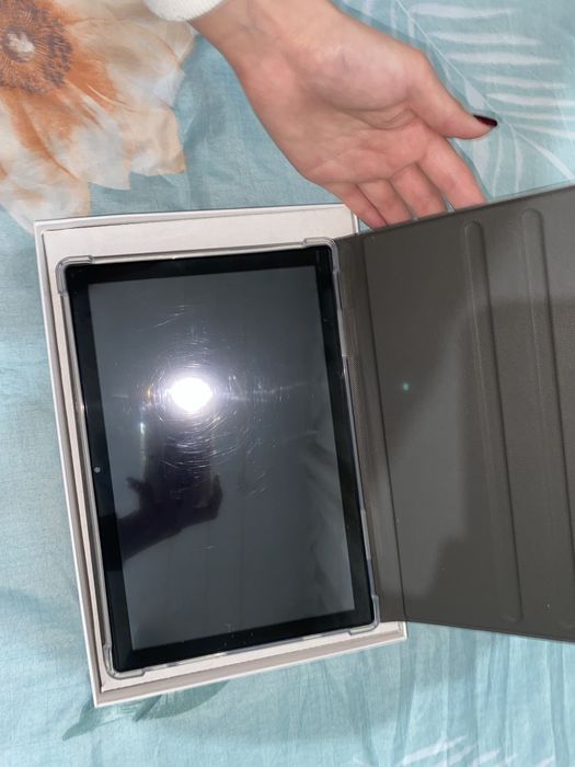 Планшет ноутбук компьютер с мышкой клавиатурой зарядка