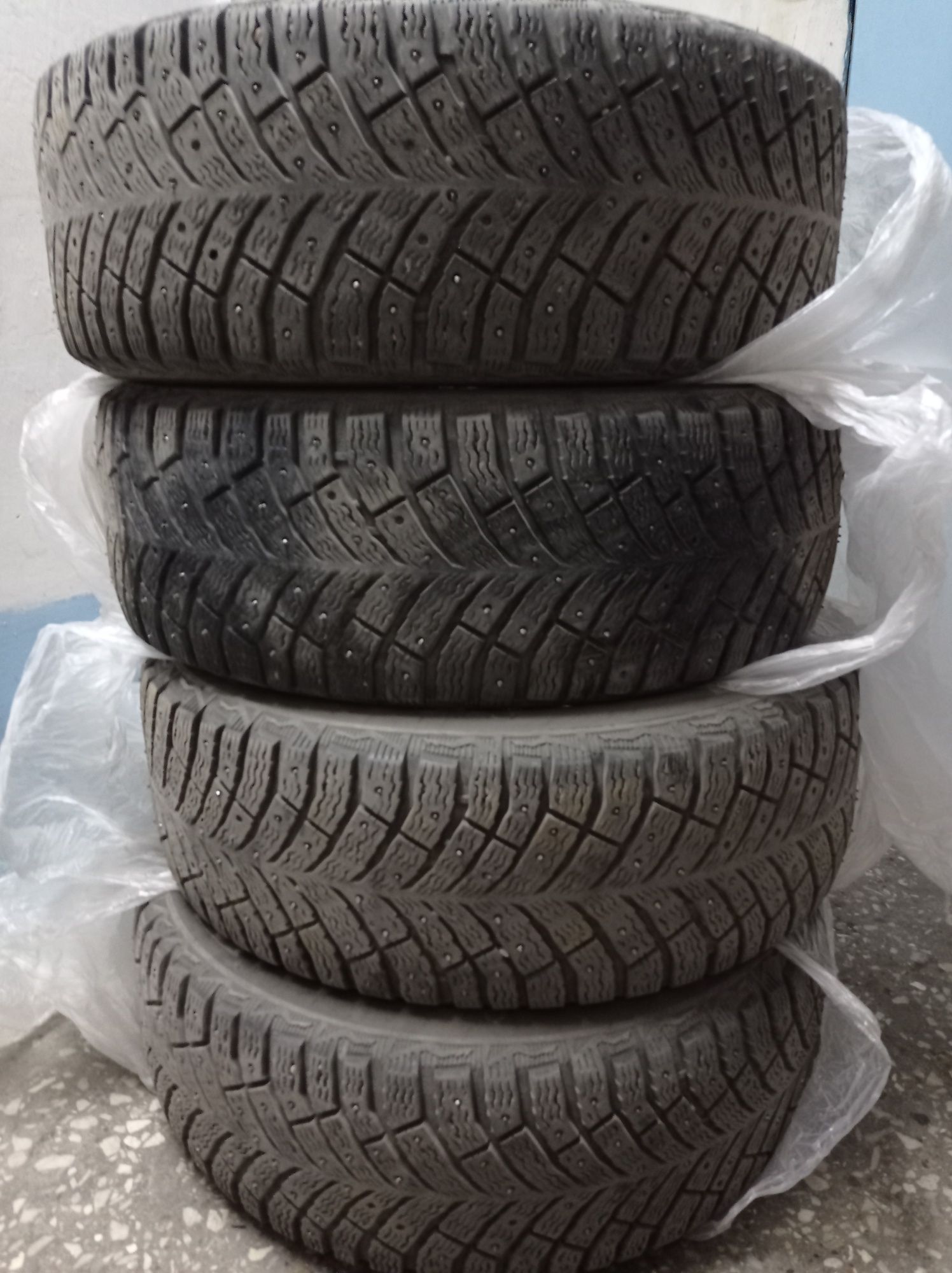 Michelin зимние шипованные 205/55/16