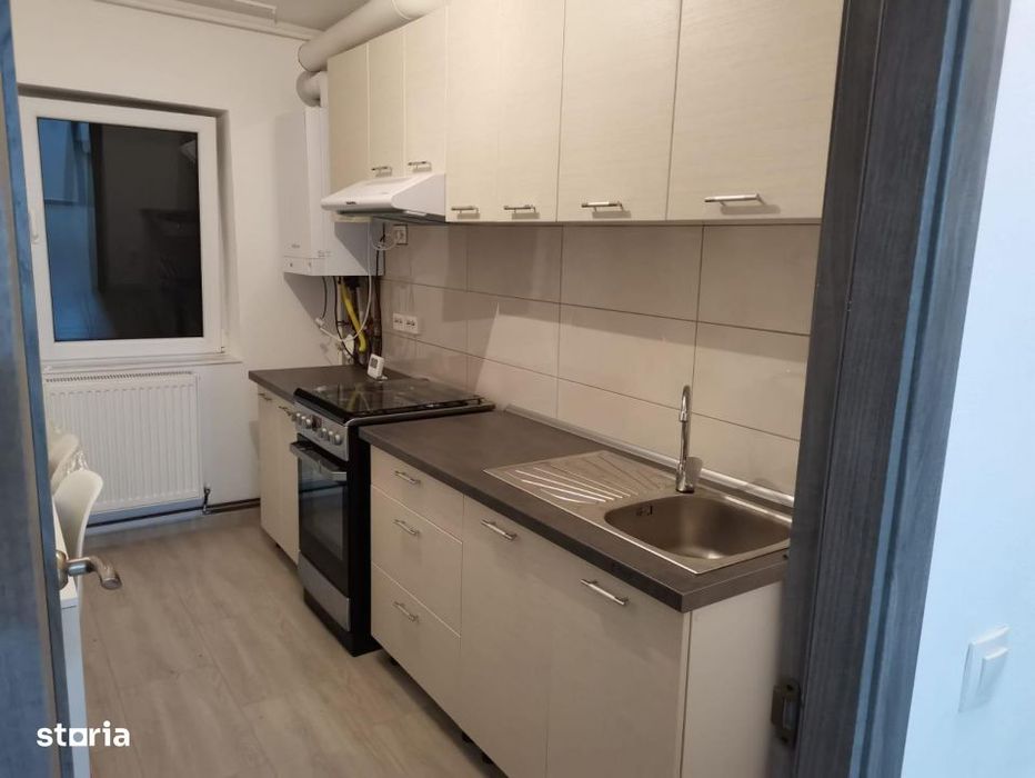 Apartament de 4 camere, decomandat, 82 mp., zona Stefan cel MARE.