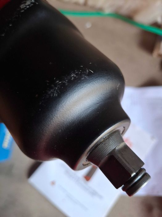 Pistol pneumatic cu impact