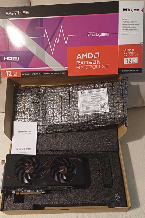 Vand placa video sapphire pulse radeon rx 7700 xt  in garantie