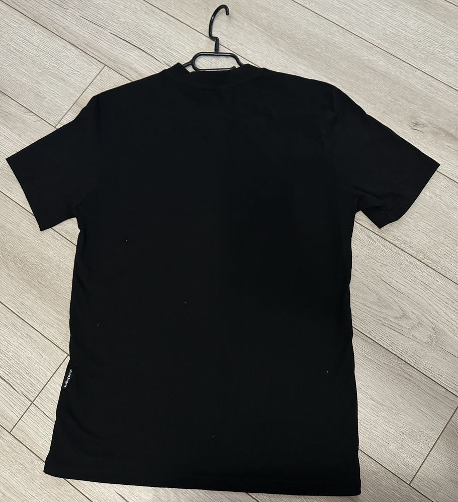 Продавам оригинална тениска на Palm Angels