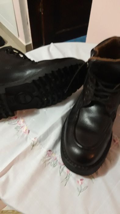 Vând ghete diferite modele de la180 la 400