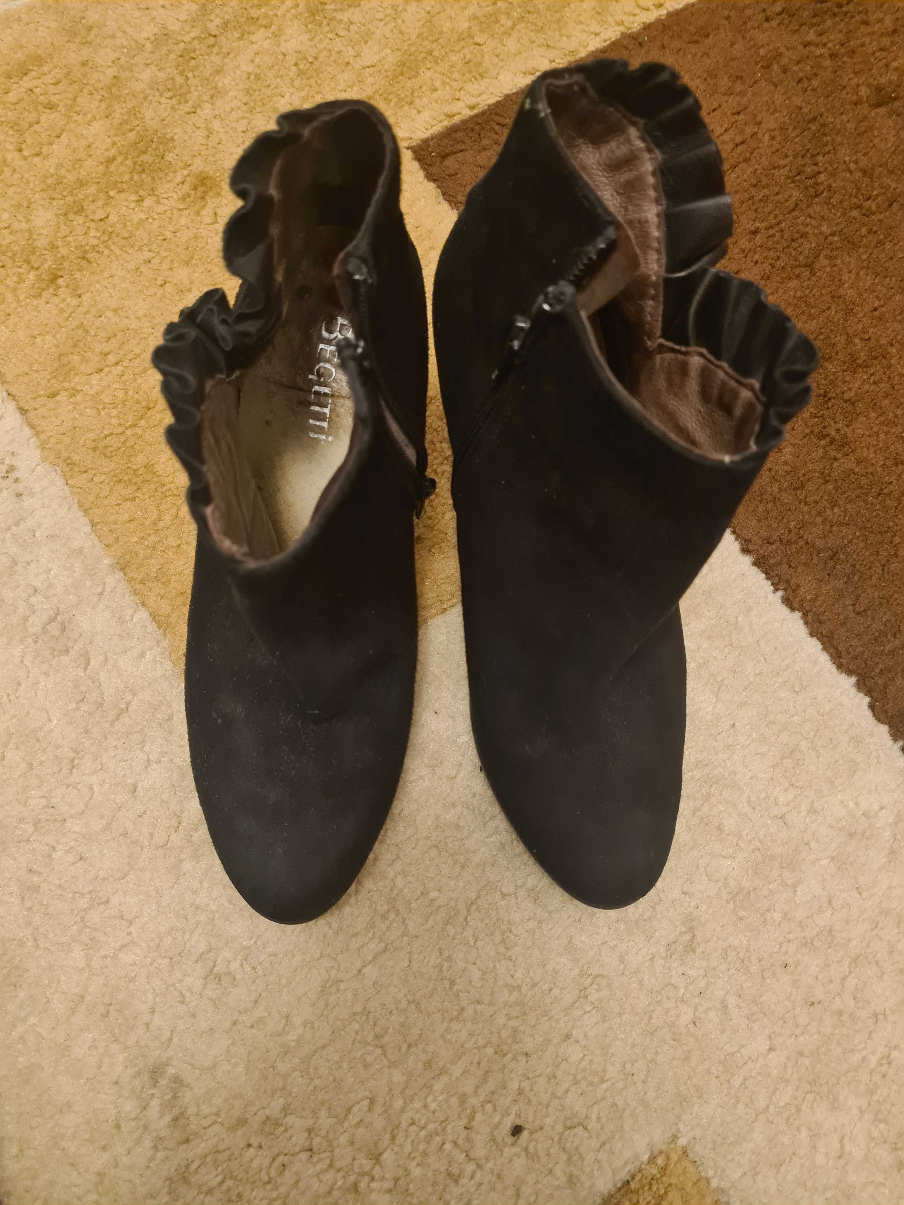 Botine negre, mărimea 37,toc micuț, material catifea