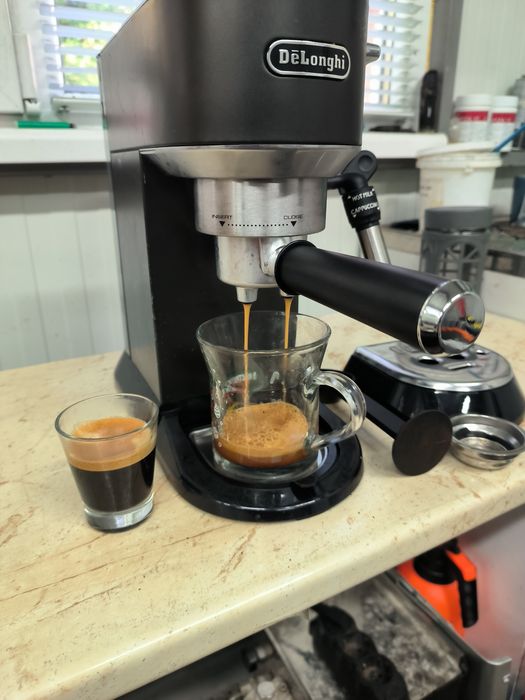 Delonghi EC685.BK Dedica
