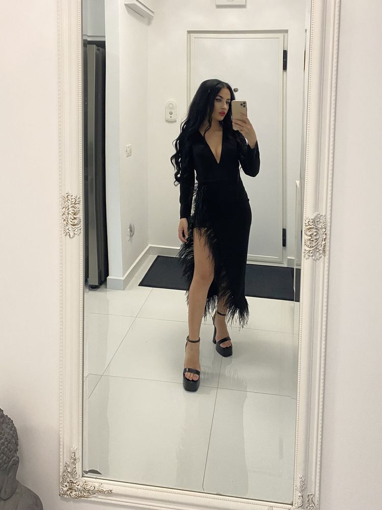 Vand rochie evenimente neagra, cu fulgi, de nasa, marimea xs
