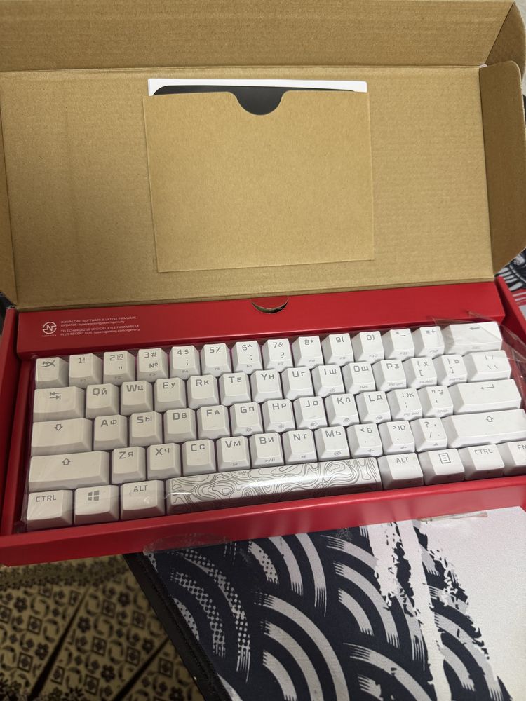 Клавиатура HyperX Alloy Origins 60 розовый