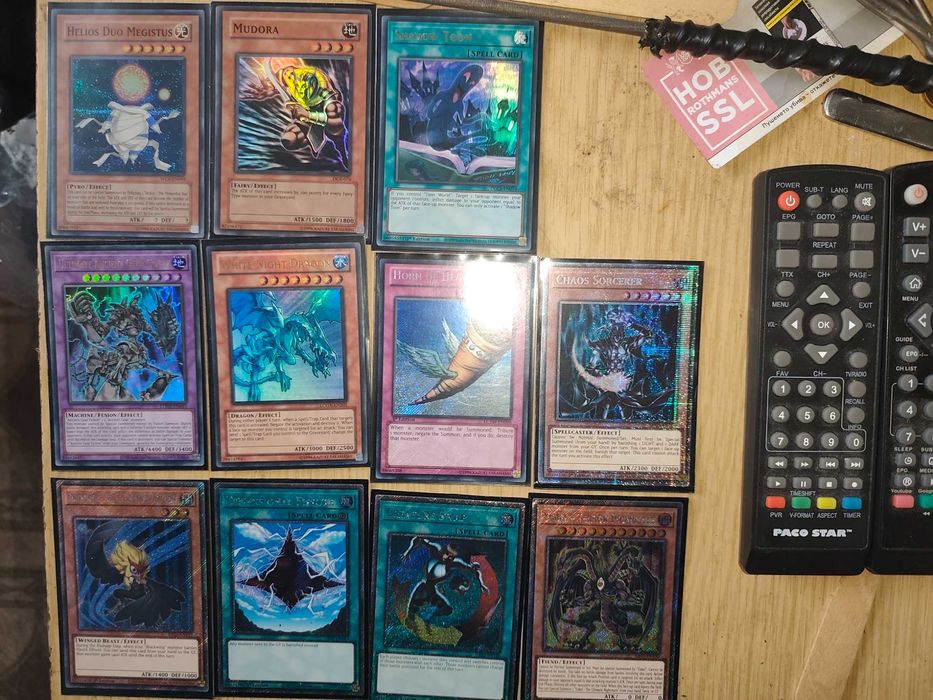 Sell някакви лъскави  yu gi oh неща