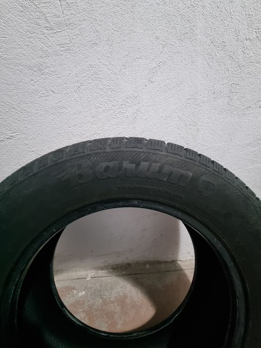 Vând anvelope iarna 195 65 15