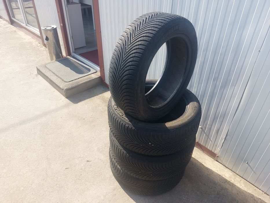 125 lei bucata! Set anvelope M+S/IARNA 205 55 17 Michelin