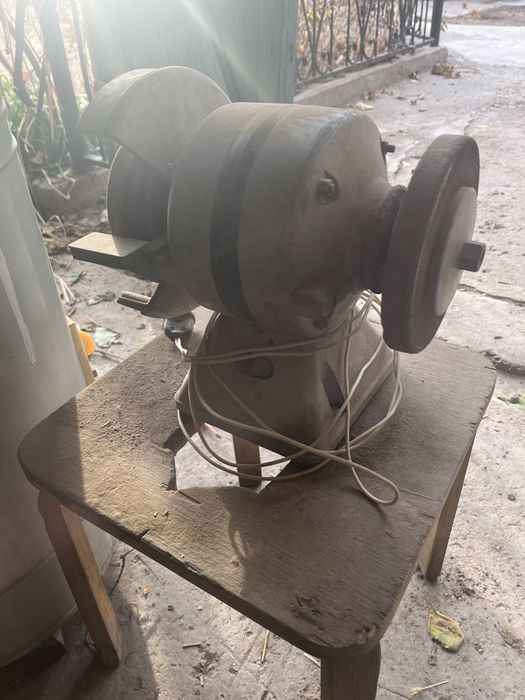 Электро наждак рабочий