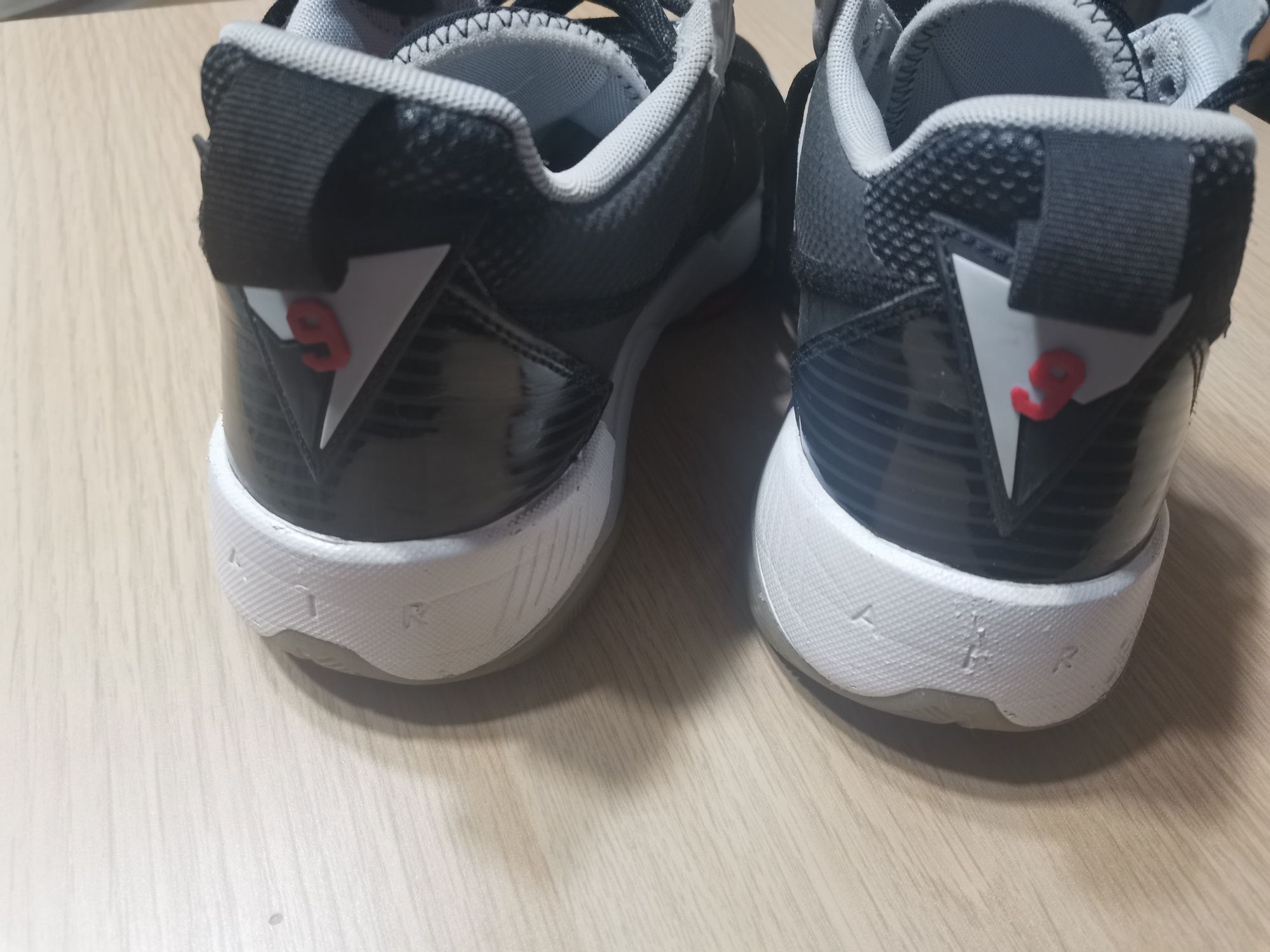 Jordan. Zoom air. 38