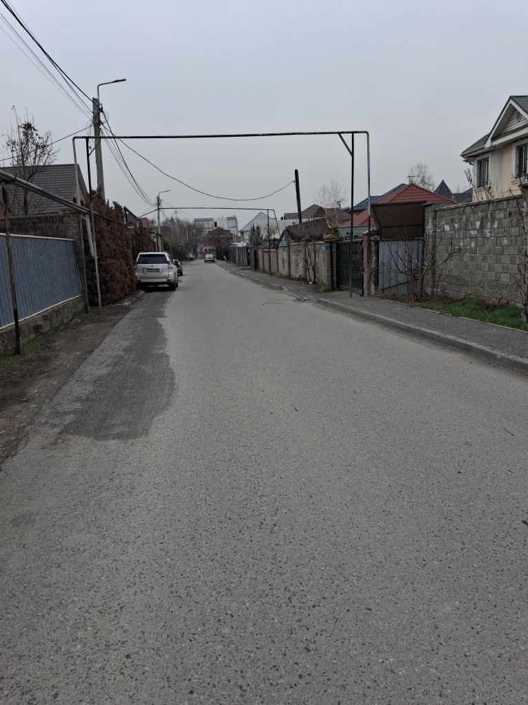 Дом продается, местоположение отличное.